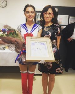 Naoko presents a signed sketch to Russian figure skater Evgenia Medvedeva